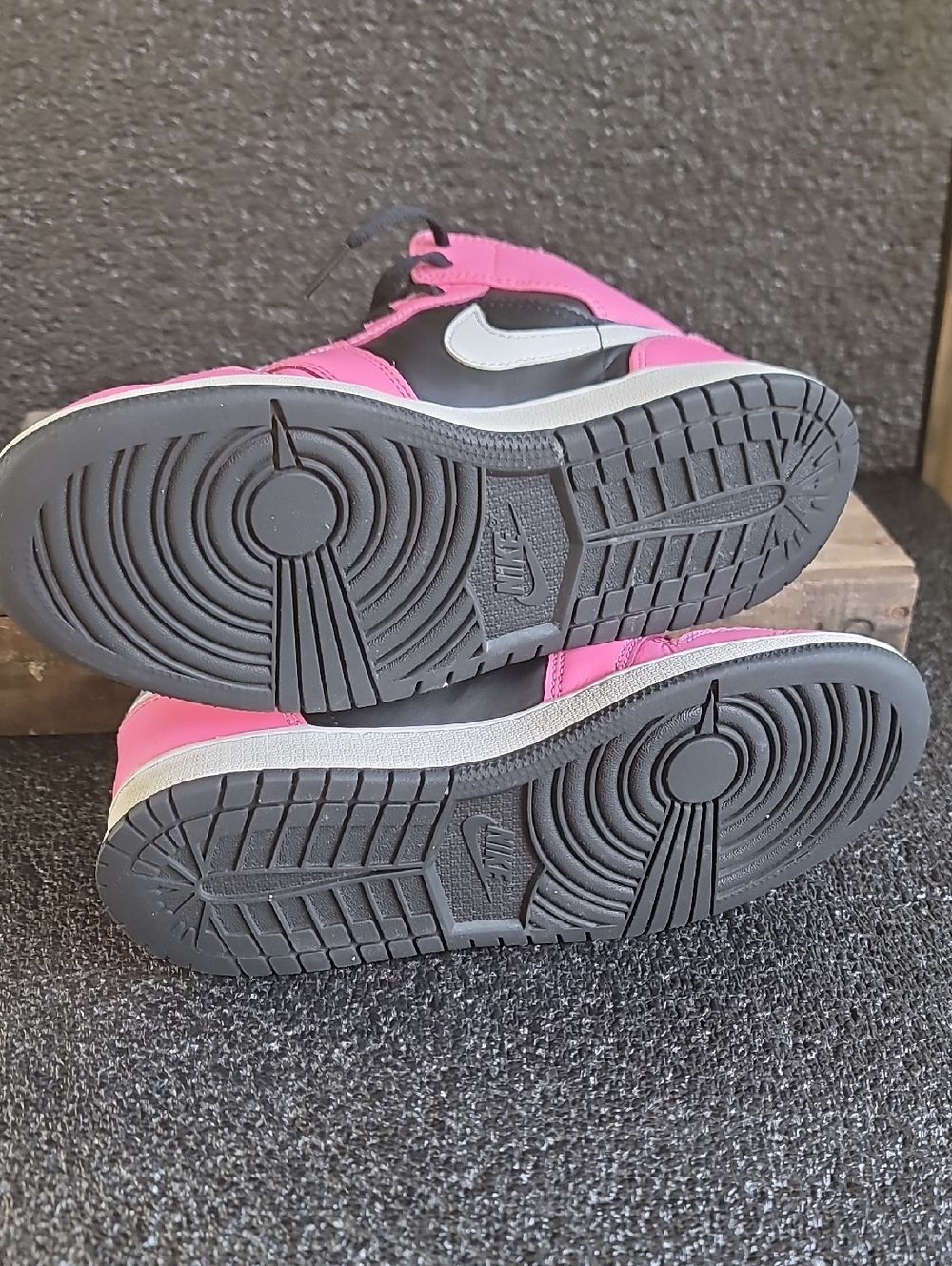 Nike Air Jordan 1 Mid "Pinksicle" Wmns 6.5 Ships Today - Picture 8 of 15